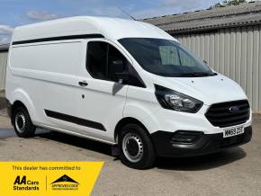 FORD TRANSIT CUSTOM 2019 (69) at Iver Van Sales Iver