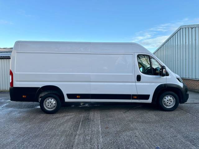 2022 Peugeot Boxer 2.2 BlueHDi 435 Professional L4 H2 Euro 6 (s/s) 5dr