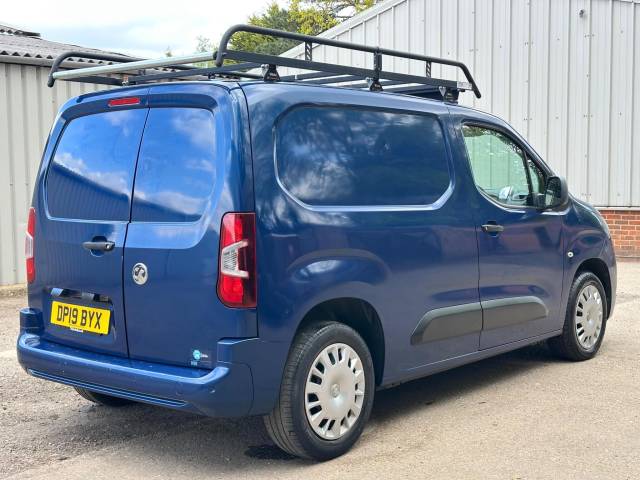 2019 Vauxhall Combo 1.6 Turbo D 2000 Sportive L1 H1 Euro 6 (s/s) 4dr